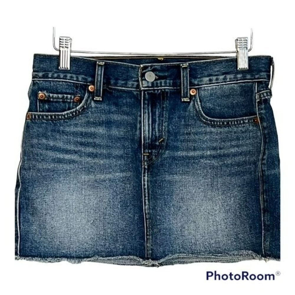 LEVI'S DENIM MINI SKIRT WITH DISTRESSING & RAW HEM SIZE 24